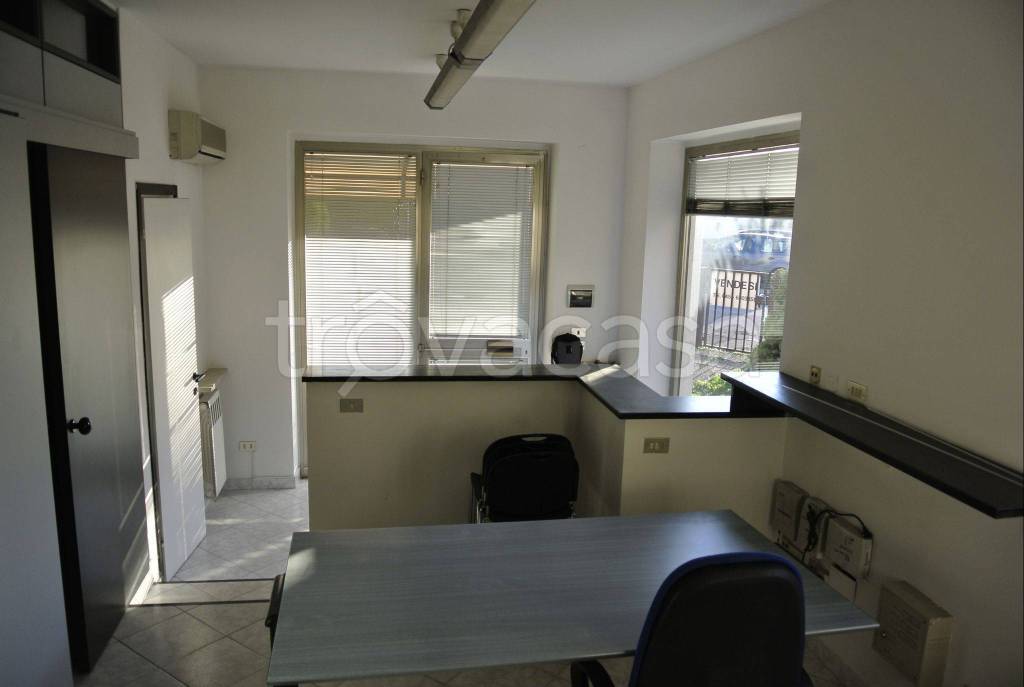 Ufficio in in affitto da privato a Villafranca di Verona via Alessandri, 90
