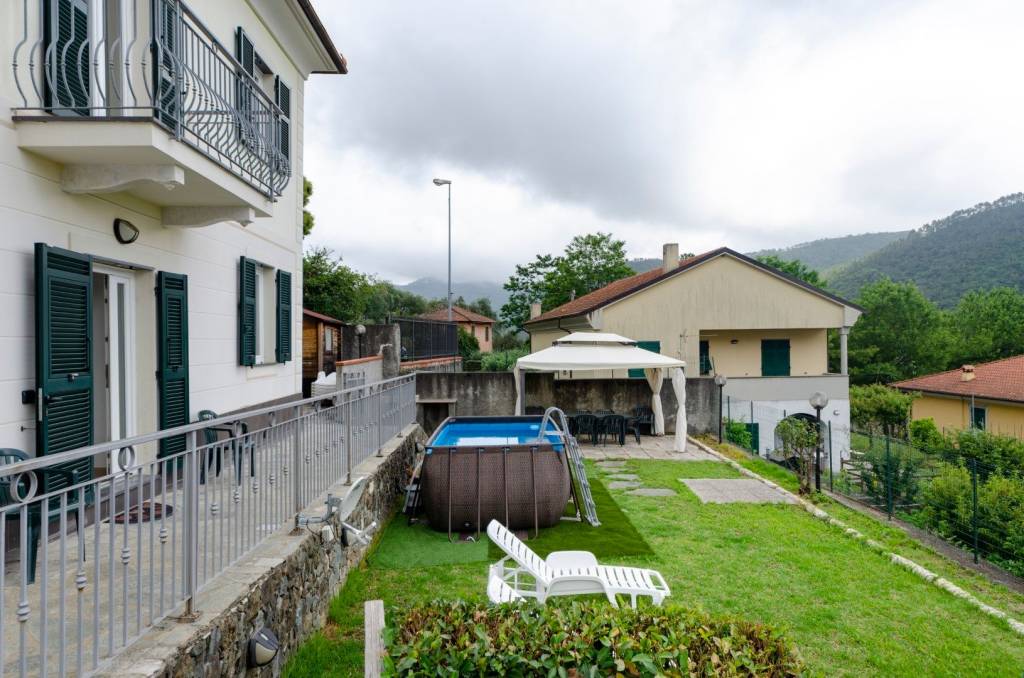 Villa in vendita a Castiglione Chiavarese via del Carmo, 2