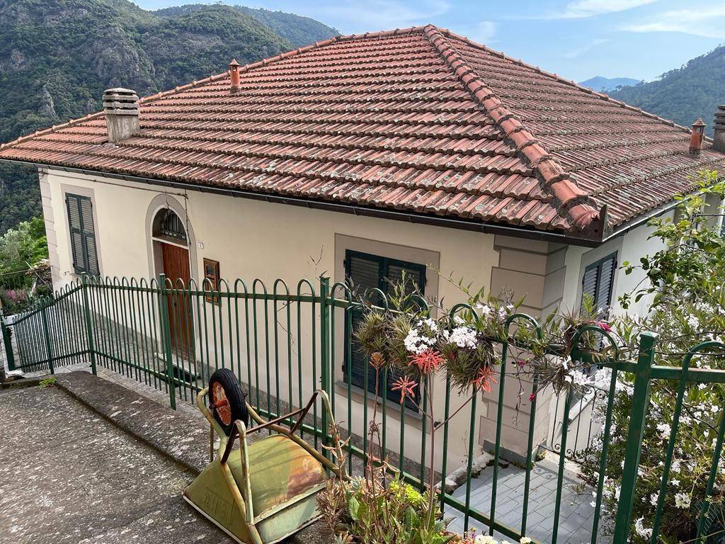Villa in vendita a Castiglione Chiavarese via Carotole, 7