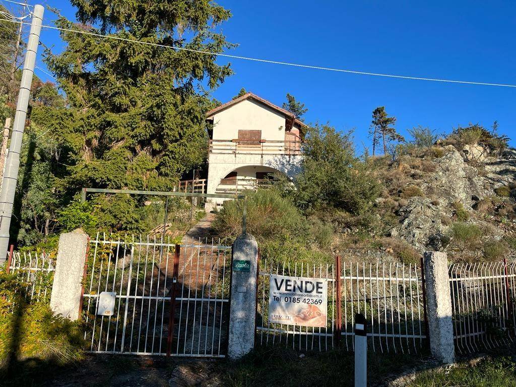 Villa in vendita a Castiglione Chiavarese via San Nicolao, 6