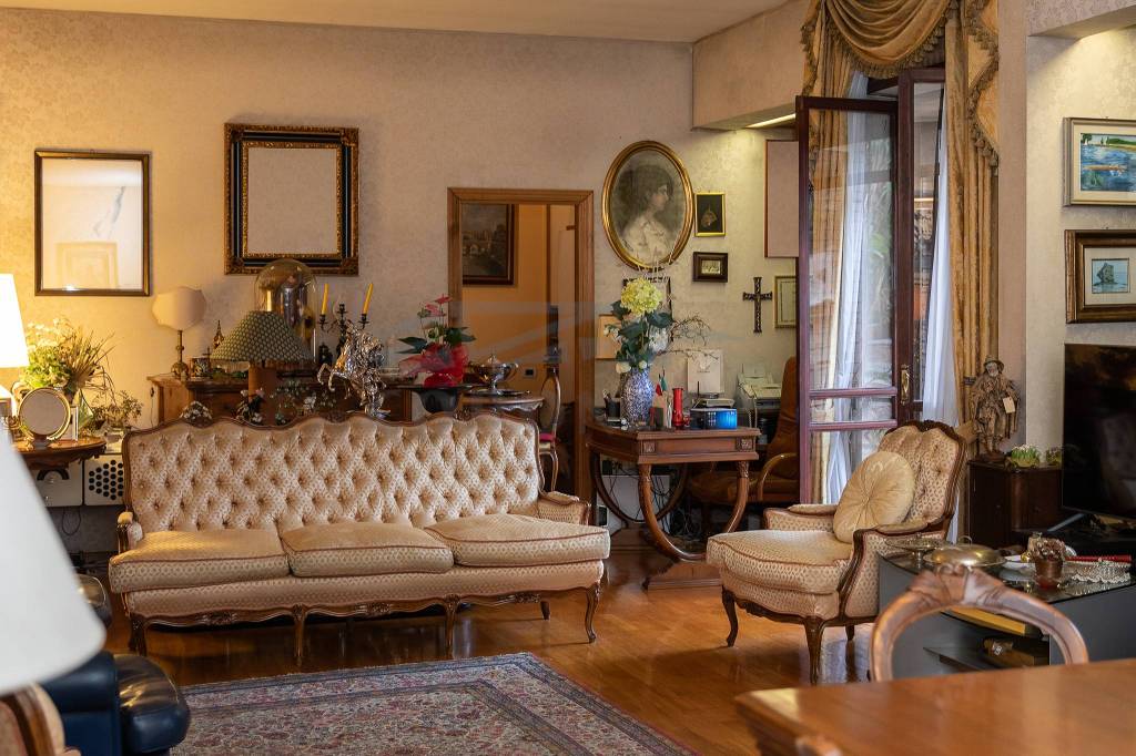 Appartamento in vendita a Roma via Leone IX