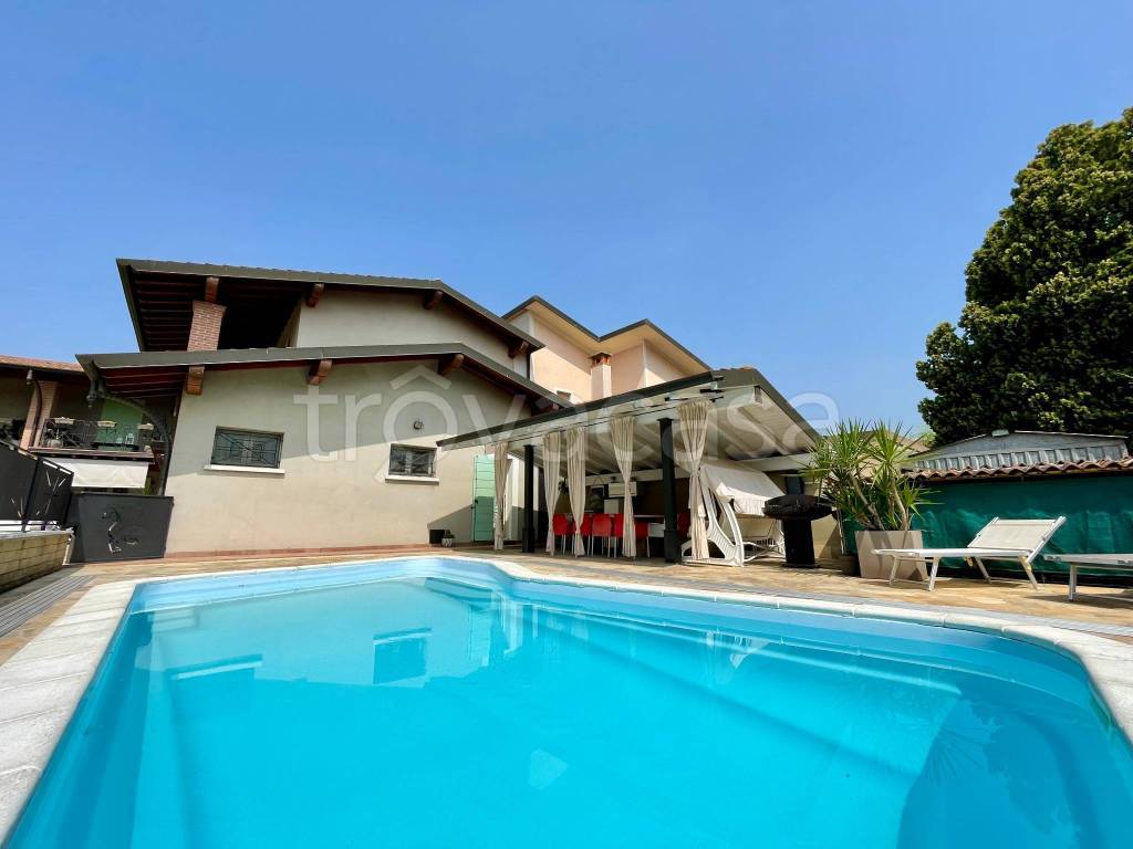 Villa Bifamiliare in vendita a Trenzano via Don p. Zambetti, 16