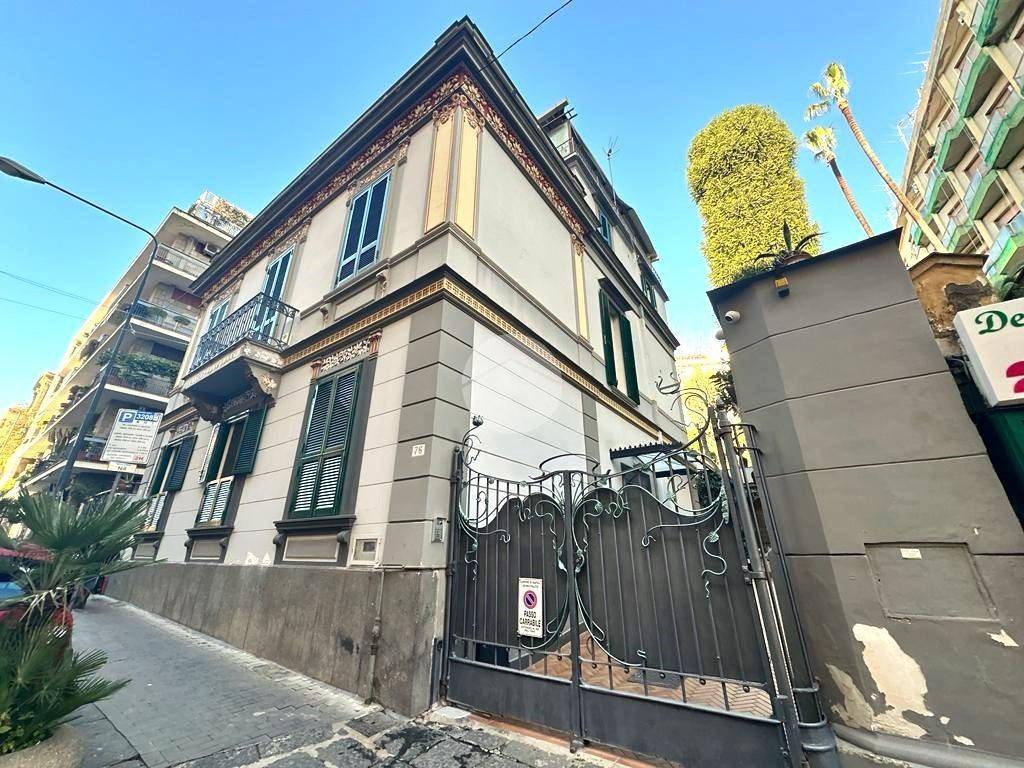 Villa Bifamiliare in affitto a Napoli via Francesco Crispi, 68