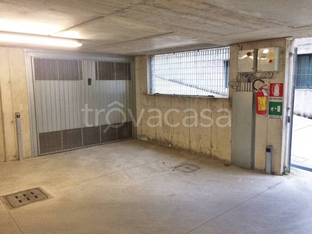 Garage in vendita ad Alzate Brianza via Giacomo Matteotti