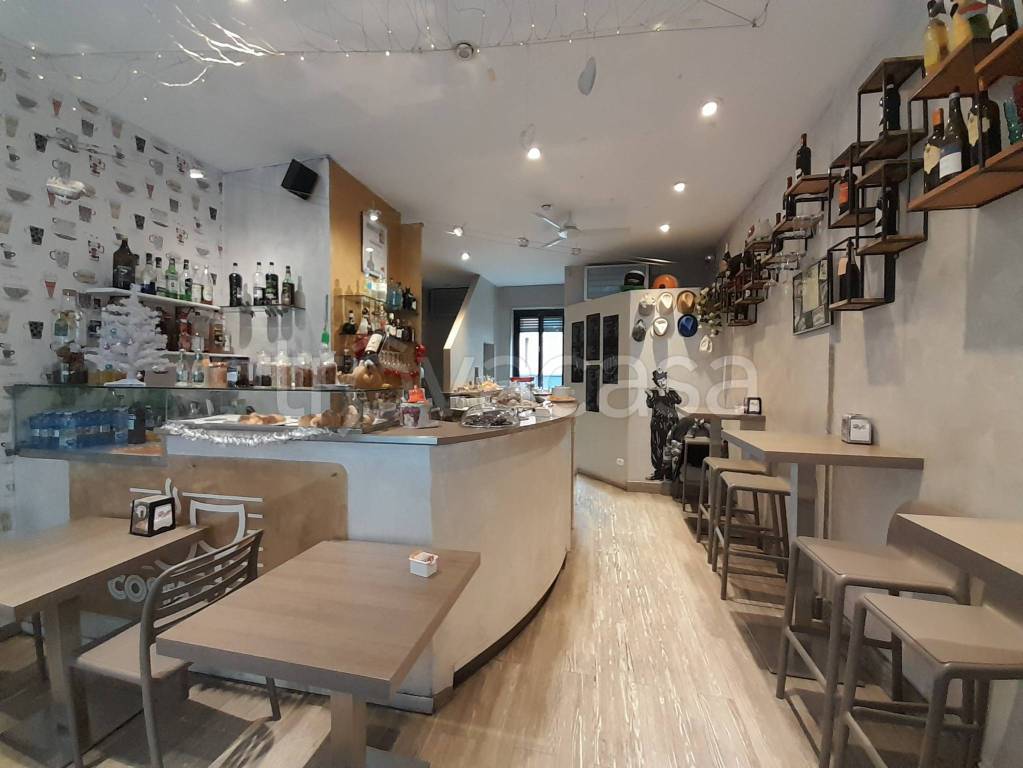 Bar in vendita a Novara via Andrea Costa, 8/e