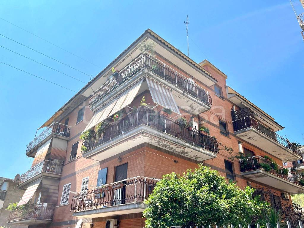 Appartamento in vendita a Roma via Inzago