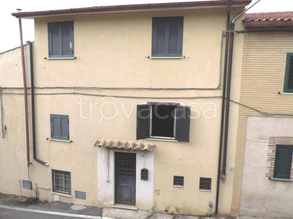Casa Indipendente in vendita a Fara in Sabina via Santa Maria dei Santi, 15