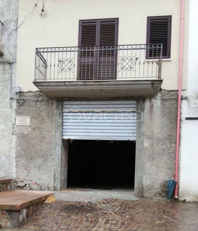 Garage in vendita a San Nicola dell'Alto piazza Antonio Gramsci, 8