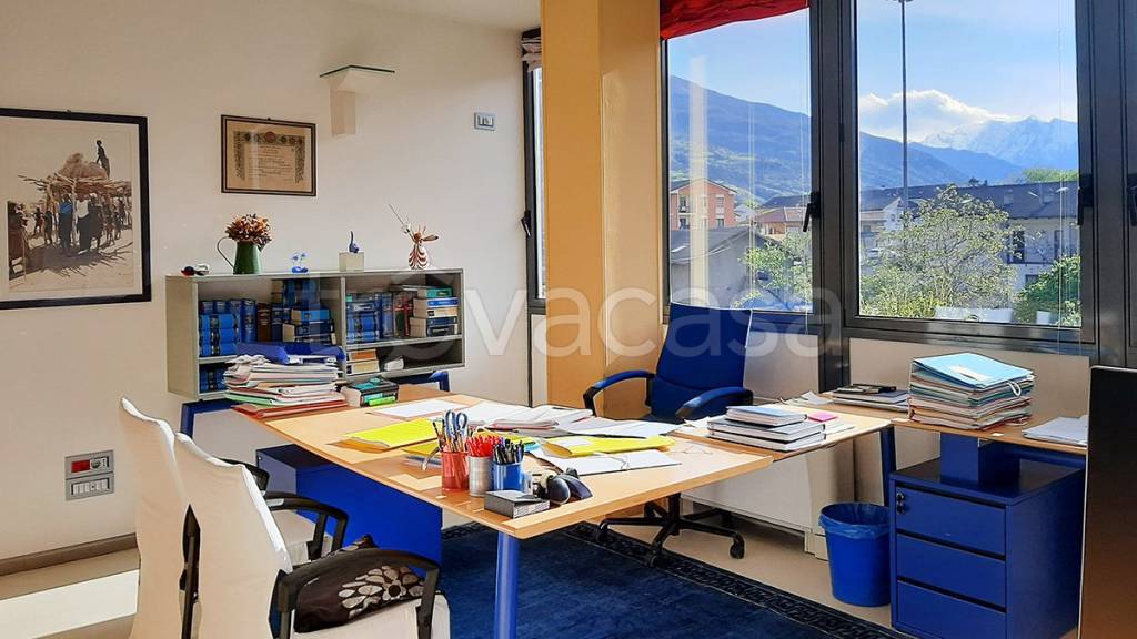 Ufficio in vendita ad Aosta regione Borgnalle
