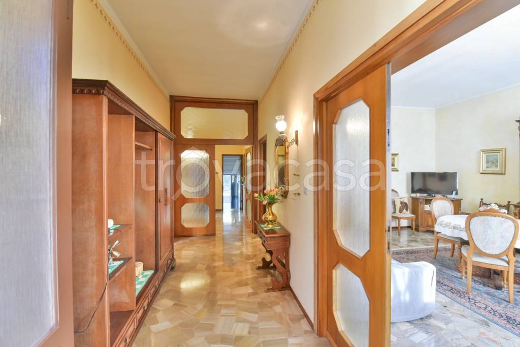 Villa in vendita a Seregno via Montello, 189