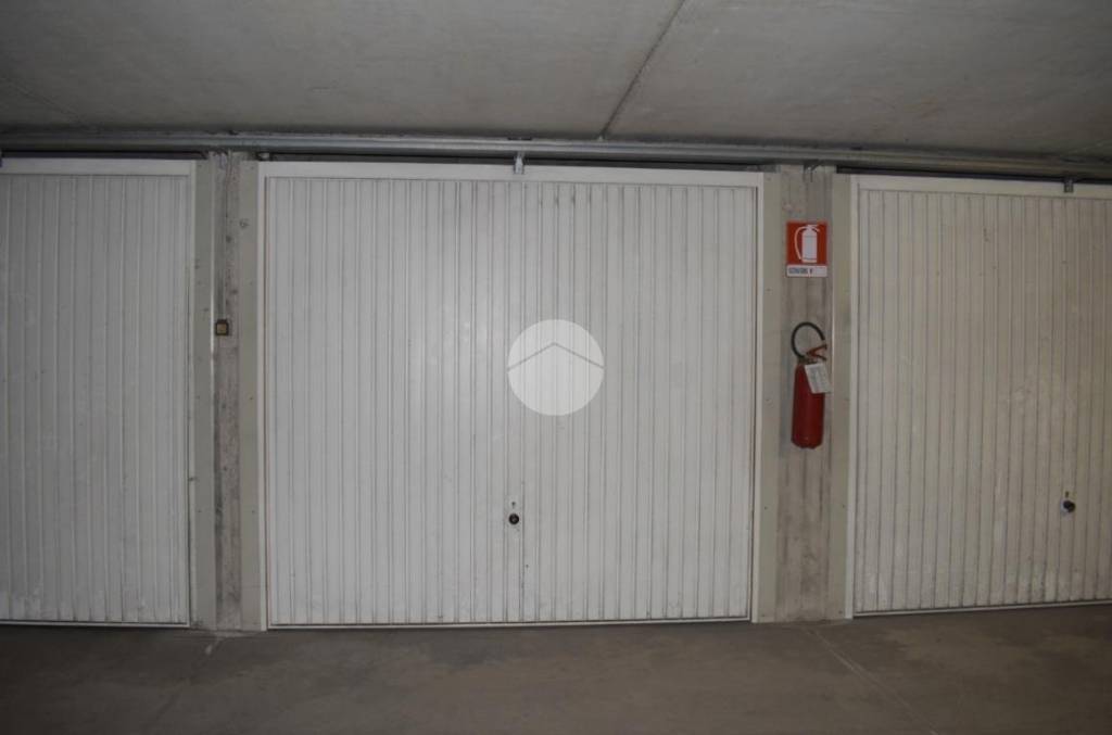 Garage in vendita a Sondrio via Bernina