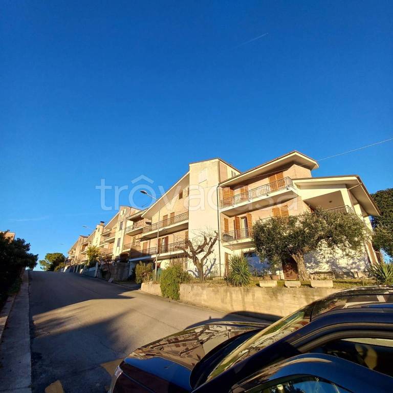 Appartamento in vendita a Montottone via Spontini, 3
