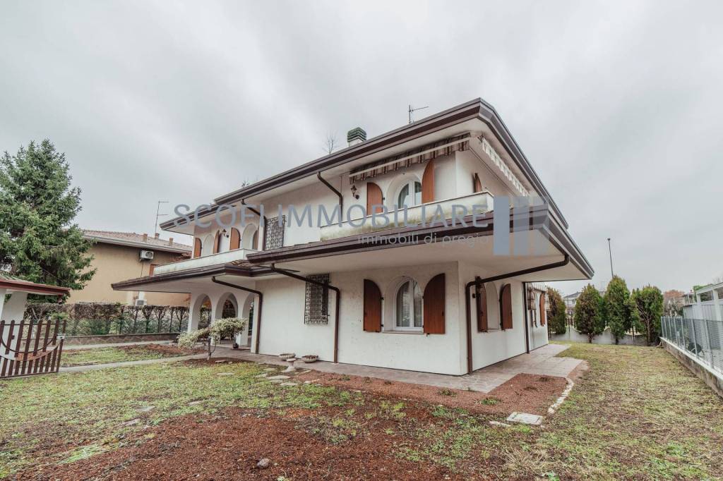 Villa in vendita a Selvazzano Dentro via Bracciano, 17
