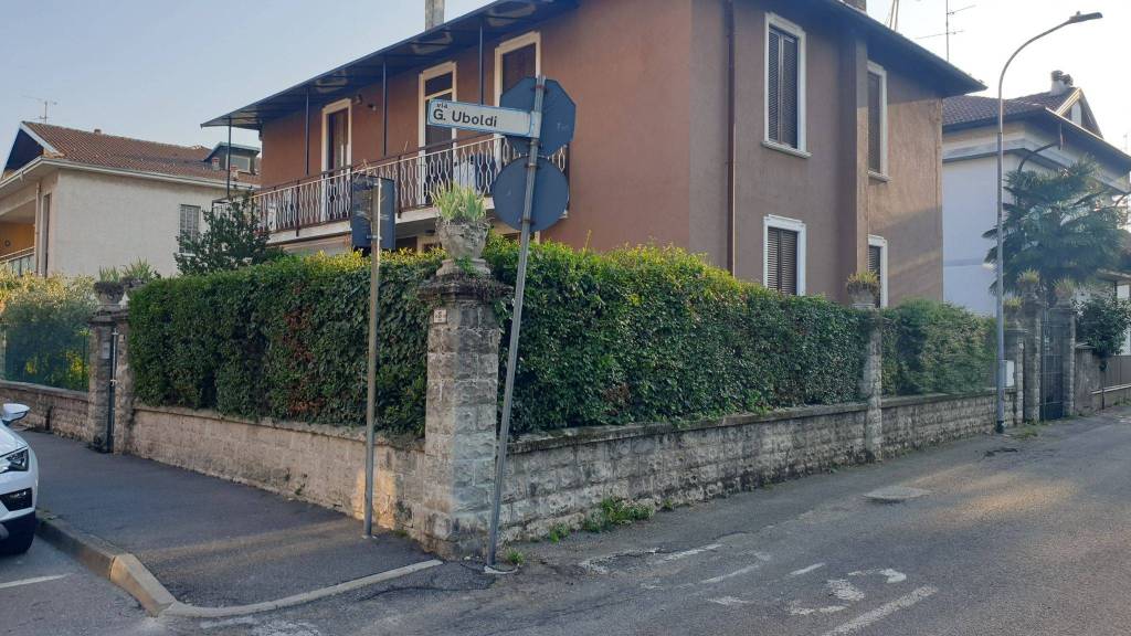 Villa Bifamiliare in in vendita da privato a Garbagnate Milanese via Libertà, 26