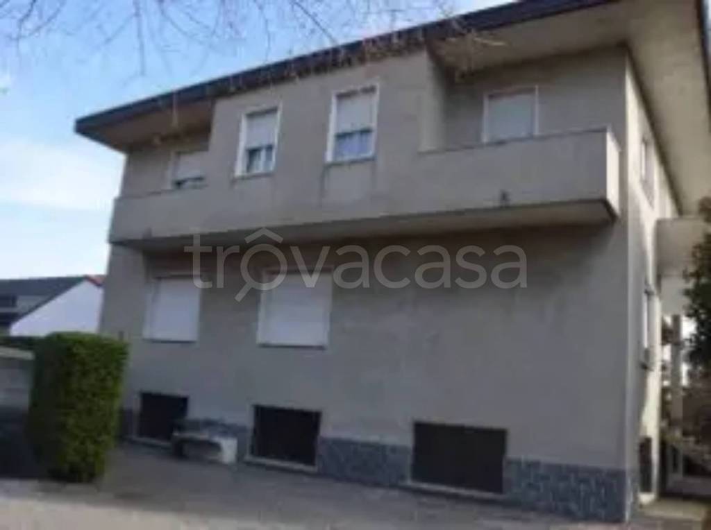 Villa Bifamiliare in vendita a Meda via Jesolo