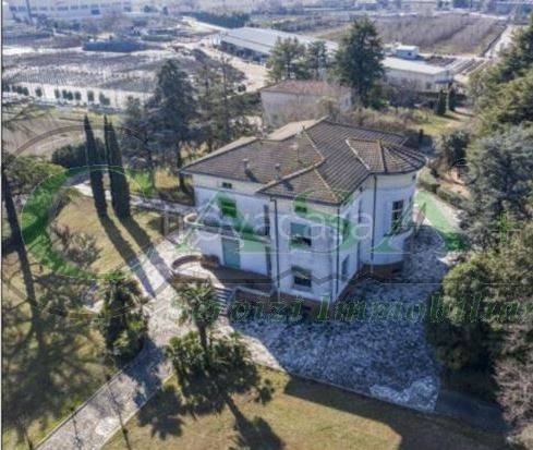 Villa in vendita a Lonato del Garda viale Roma, 75
