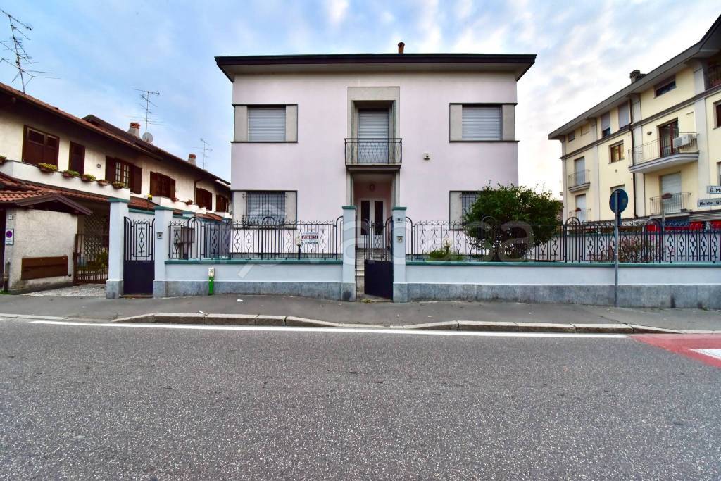 Villa Bifamiliare in vendita a Saronno via Guglielmo Marconi, 71/a