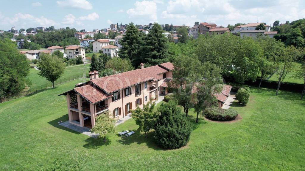 Villa in vendita a Cantù via Bastia, 6
