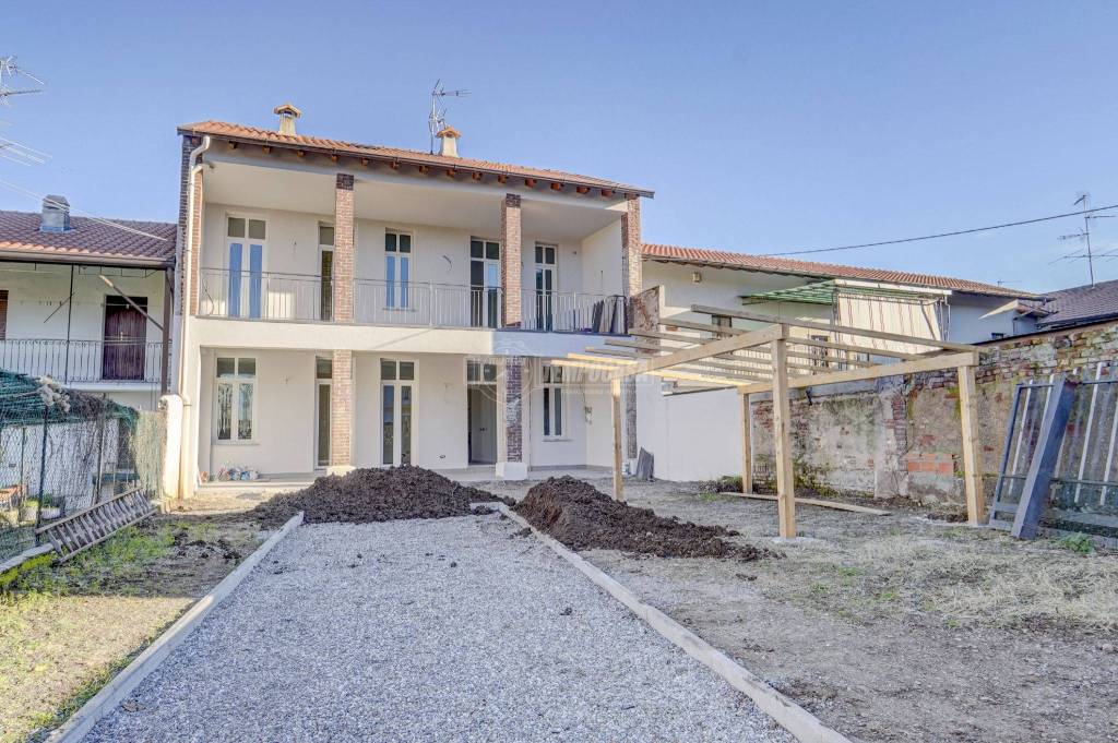 Casa Indipendente in vendita a Cardano al Campo via san giuseppe 25