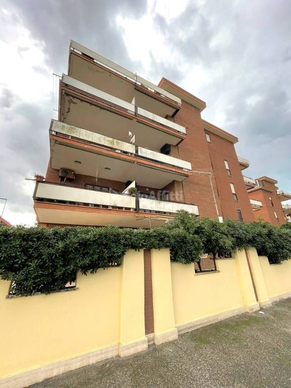 Appartamento in affitto a Pomezia via Lucerna