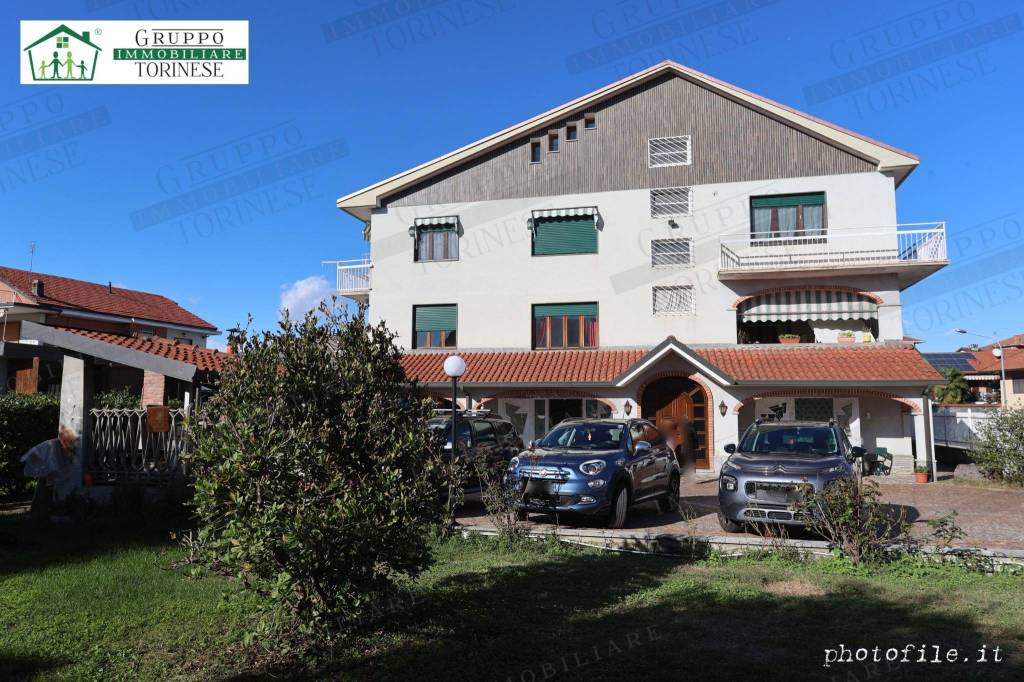 Villa Bifamiliare in vendita a Leini via Costantino Nigra, 4