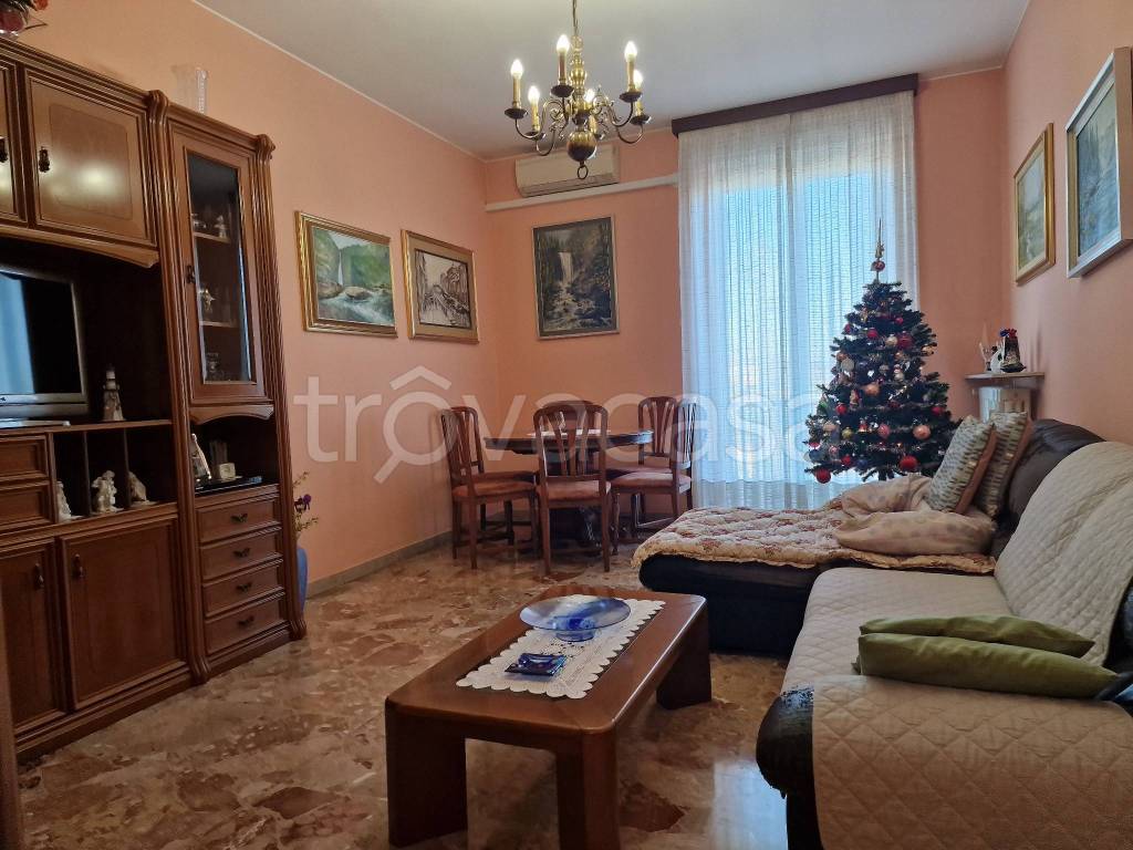 Appartamento in vendita a Corsico via Alzaia Trieste, 51