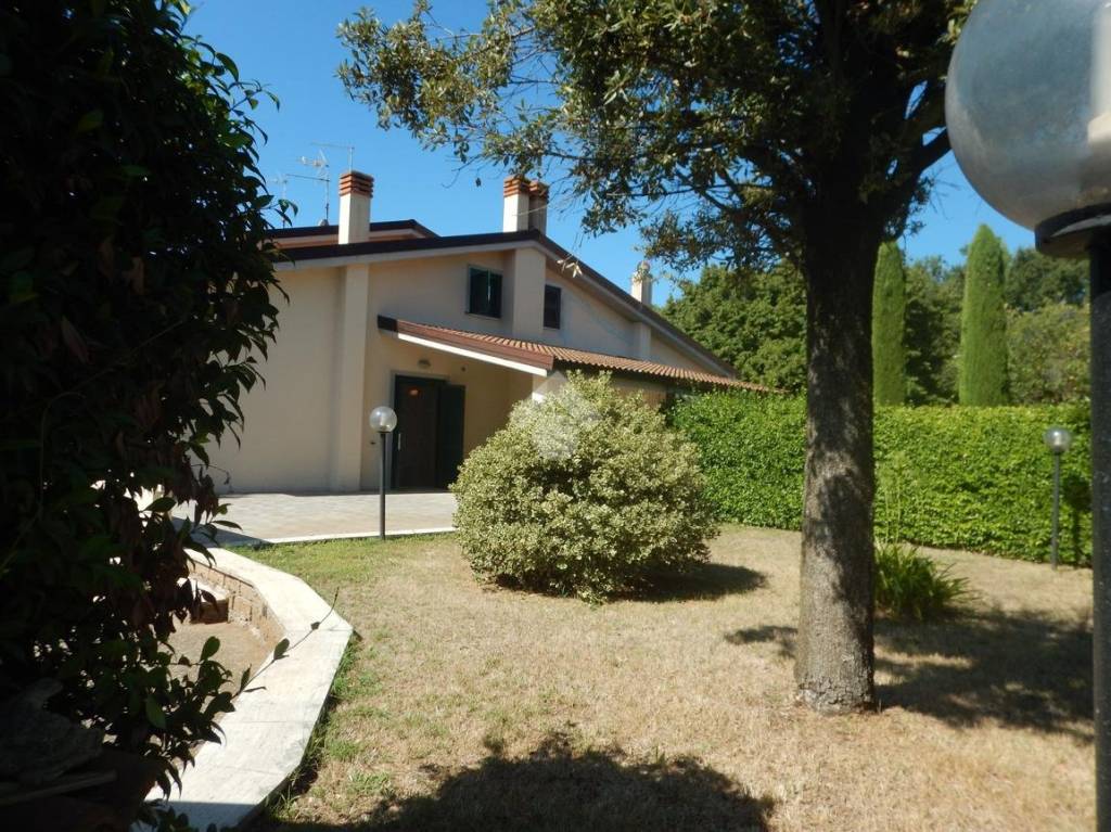 Villa Bifamiliare in vendita a Nepi strada Monte Bianchello, 2