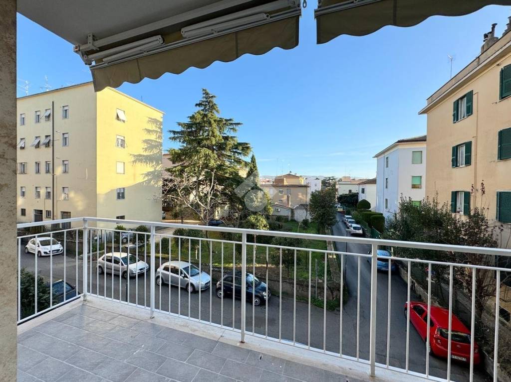 Appartamento in vendita a Viterbo via Dalmazia