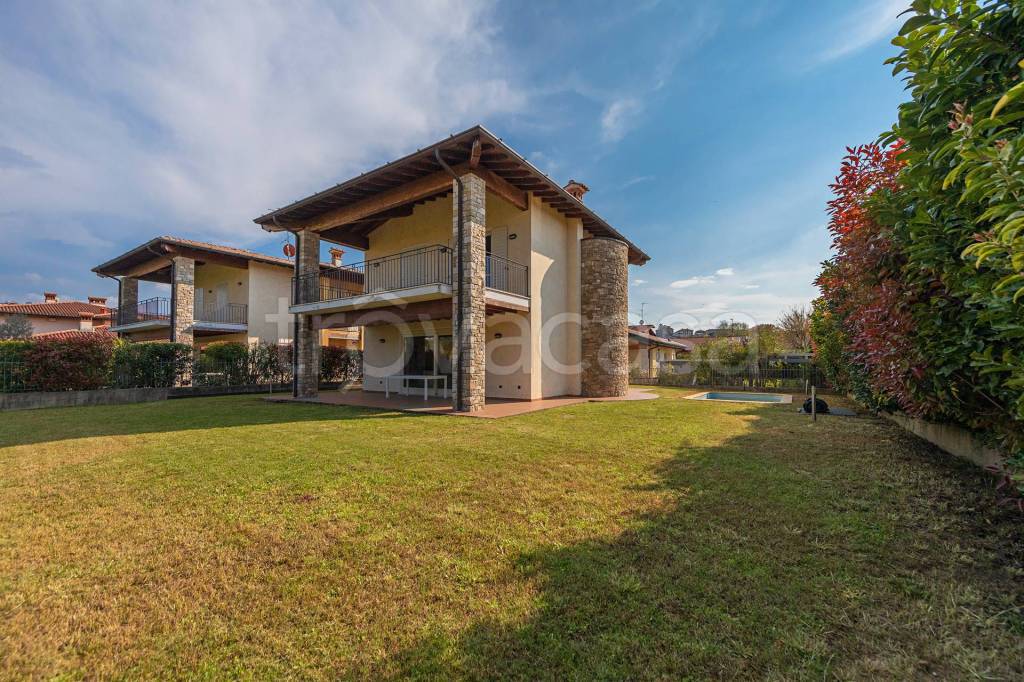 Villa in vendita a Manerba del Garda via Gazzolo, 1