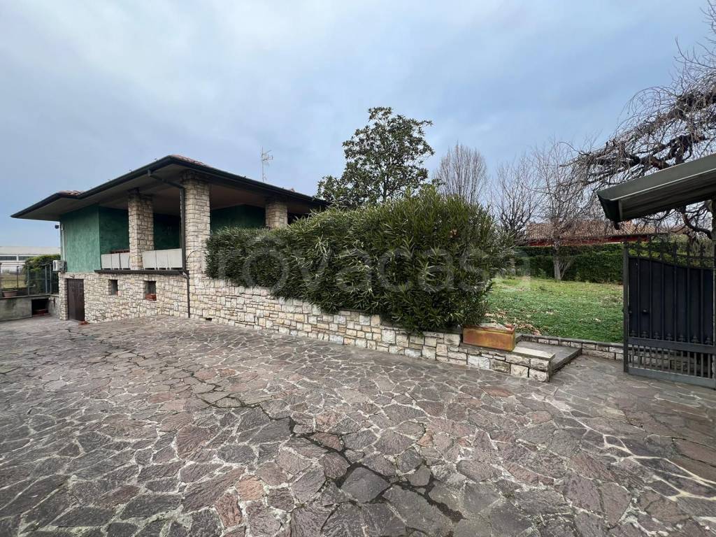 Villa in vendita a Roncadelle via Guglielmo Ghislandi