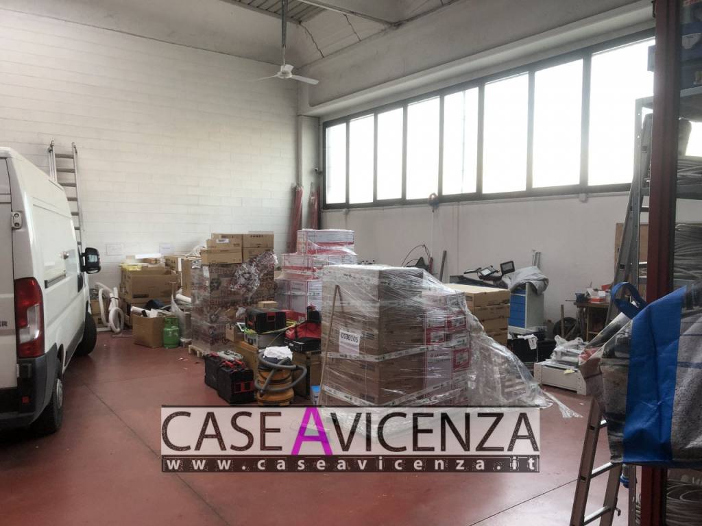 Capannone Industriale in vendita a Camisano Vicentino via Roma