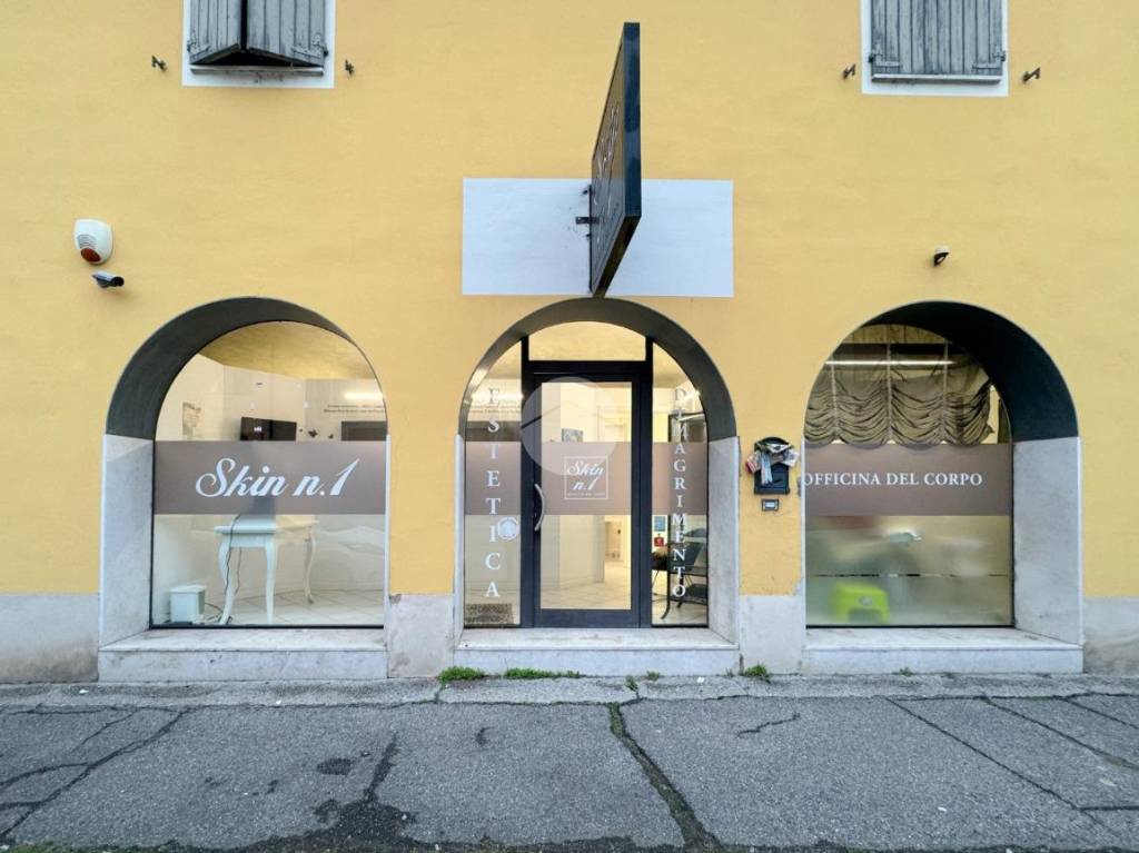 Centro Estetico/Solarium/Benessere in vendita a Carpenedolo via Lorenzo Ercoliani