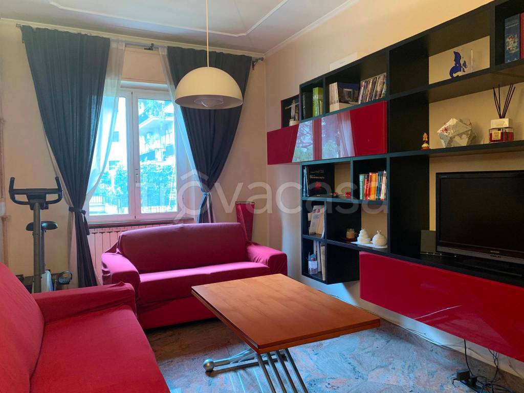 Appartamento in vendita a Roma via Appia Nuova, 519