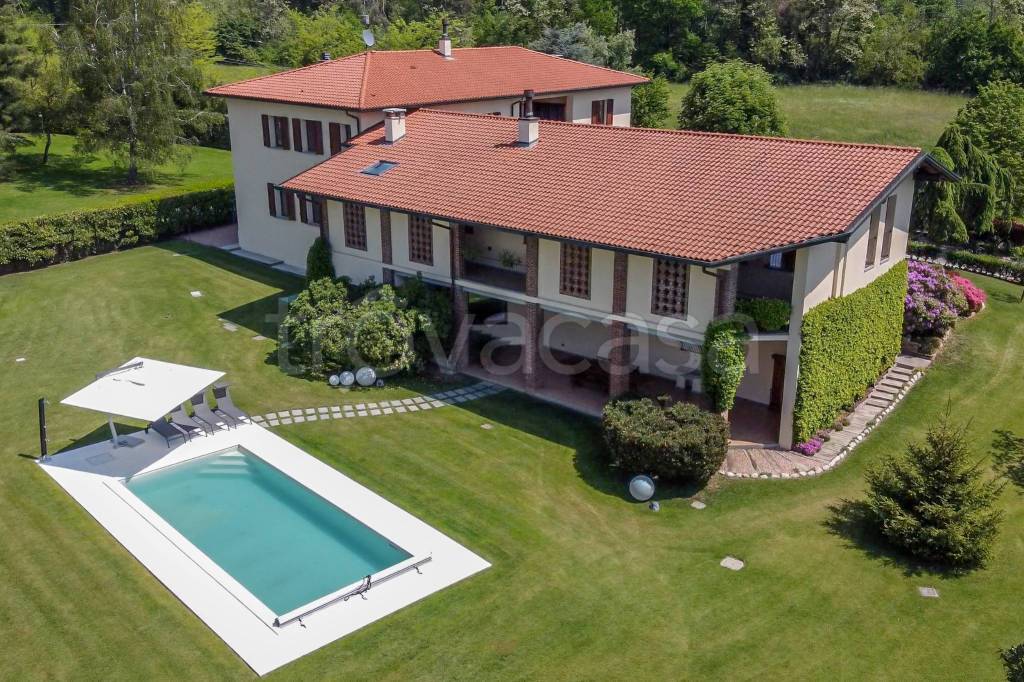 Villa in vendita a Venegono Superiore via Cascina Mirabello