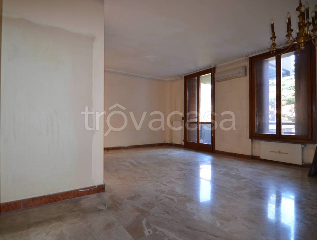 Appartamento in vendita a Lecco via belvedere, 35