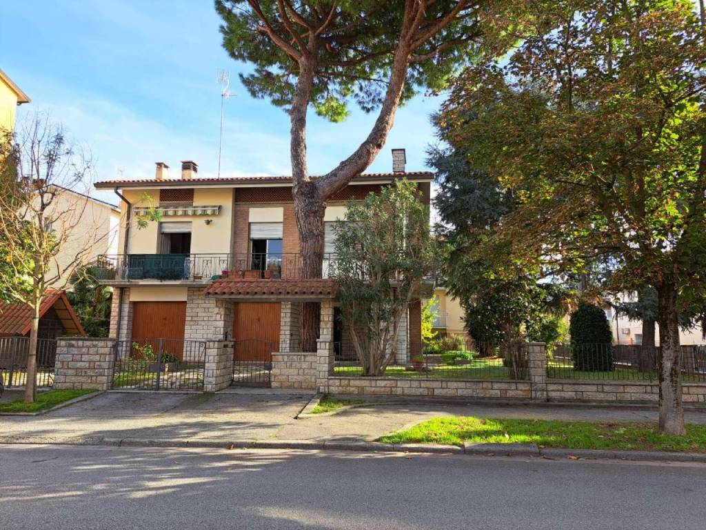 Villa in vendita a Ravenna via Antonio Cesari