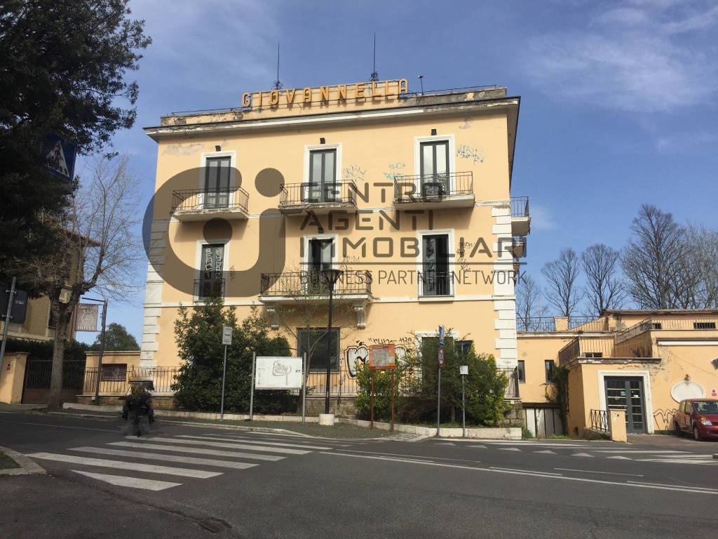 Intero Stabile in vendita a Monte Porzio Catone piazza Trieste