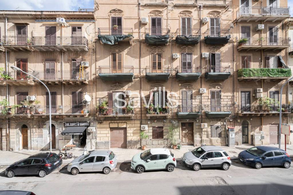 Magazzino in vendita a Palermo via Antonio Veneziano