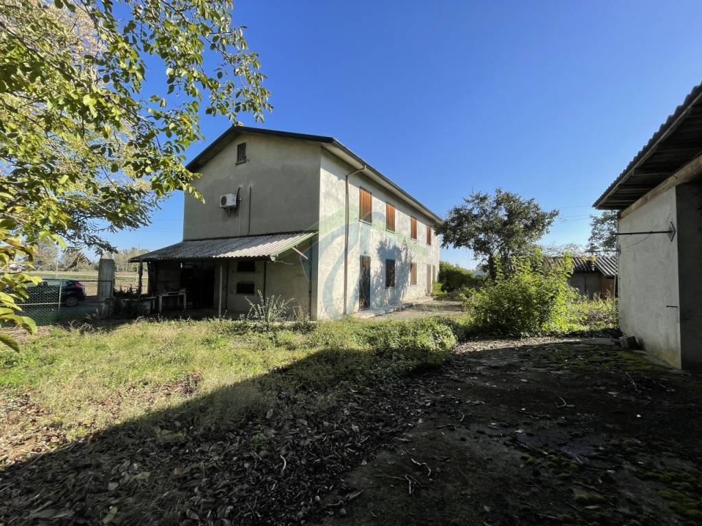 Villa in vendita a Monticelli d'Ongina via repubblica