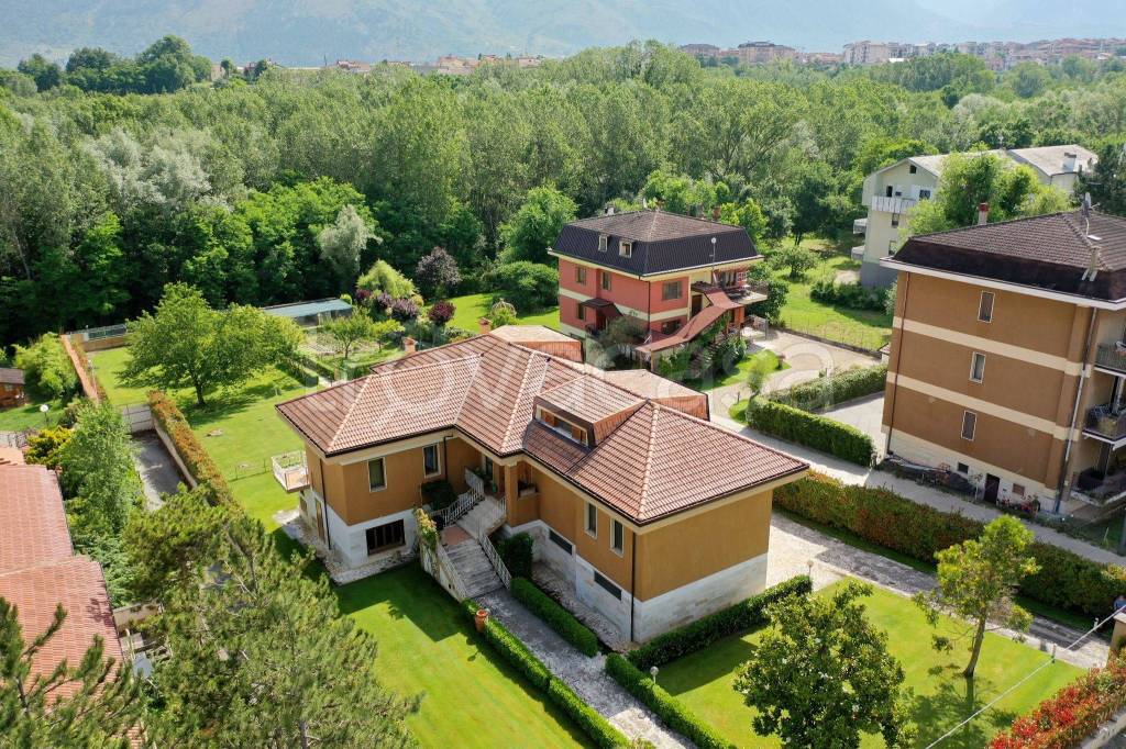 Villa Bifamiliare in in vendita da privato a Sulmona viale Stazione Centrale