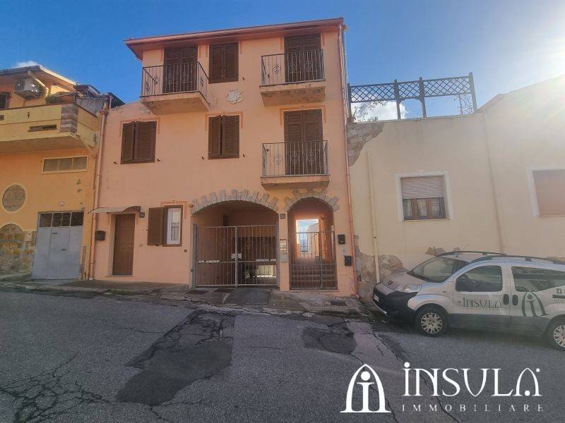 Appartamento in vendita a Sant'Antioco via Grazia Deledda, 28