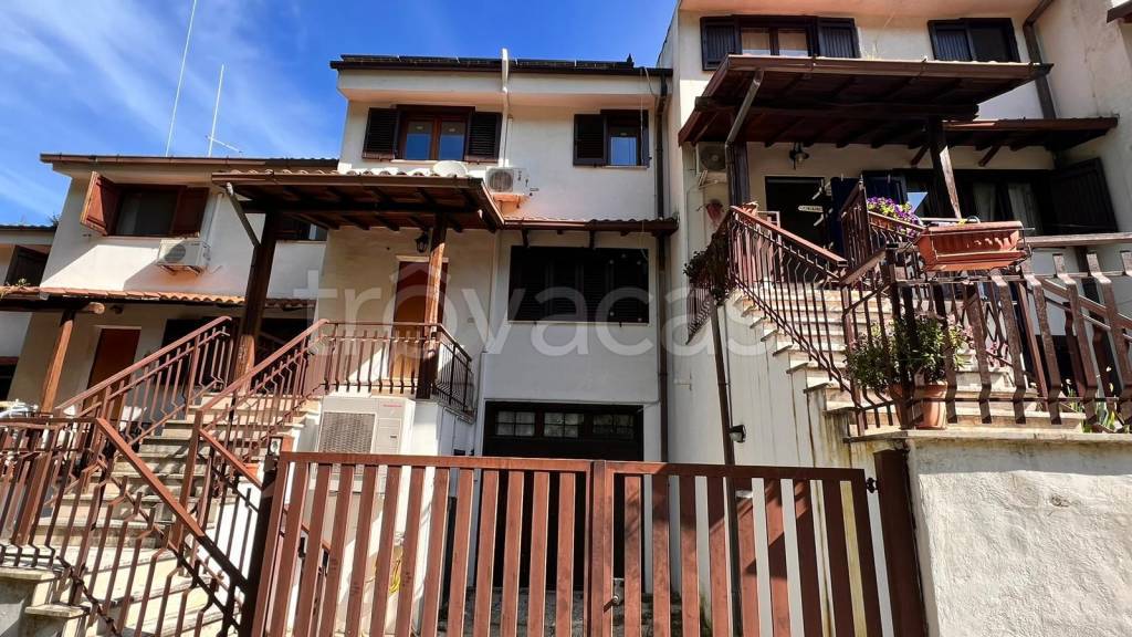 Villa Bifamiliare in vendita a Rignano Flaminio via Andromeda, 5