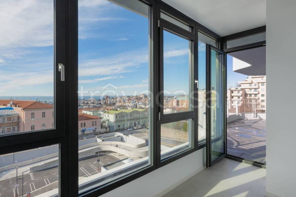 Appartamento in vendita a Trieste via Giuseppe Marenzi