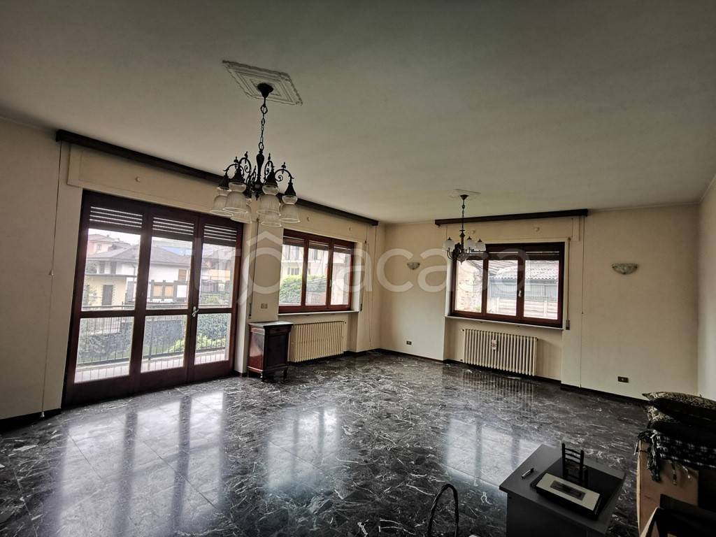 Appartamento in vendita a Casale Corte Cerro via Cassinone, 6