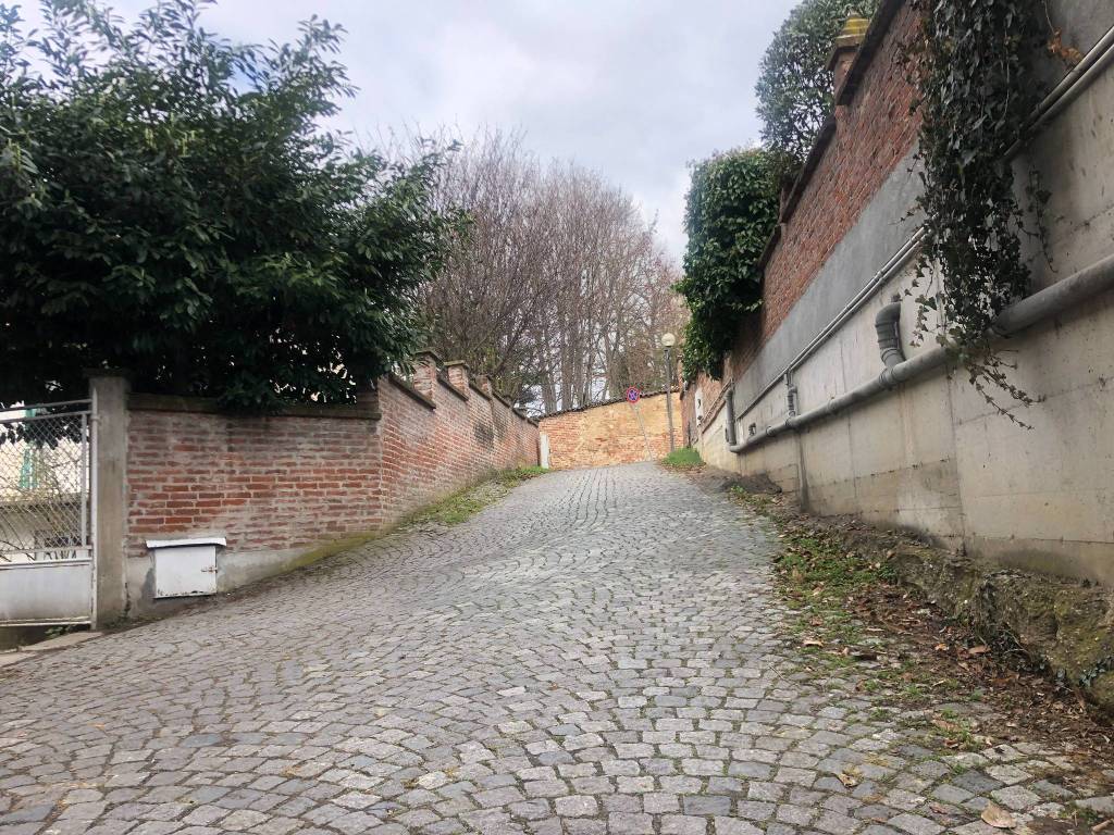 Garage in affitto a Chieri via Sant'Agostino, 8