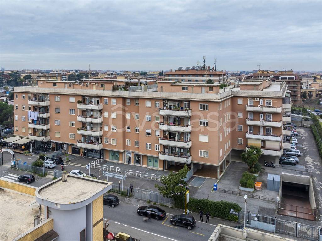 Appartamento in vendita a Roma via degli Orafi, 60