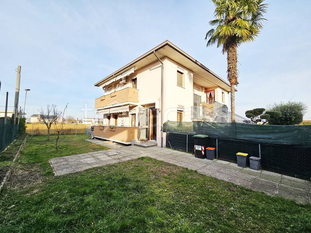 Appartamento in vendita a Legnaro via Giuseppe Garibaldi