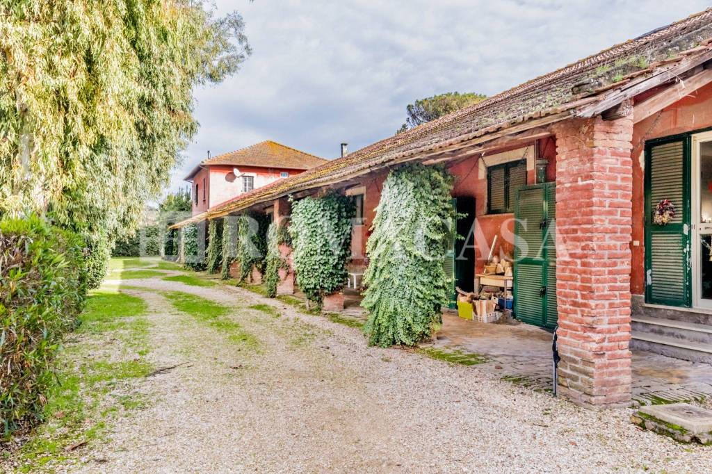 Casale in vendita a Roma via della Pisana