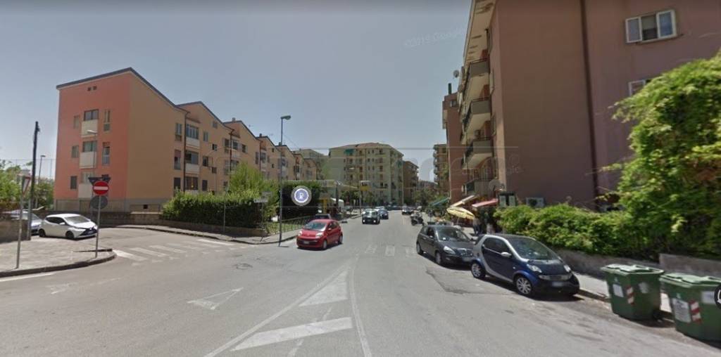 Negozio in affitto a Salerno via Medaglie d'Oro, 73