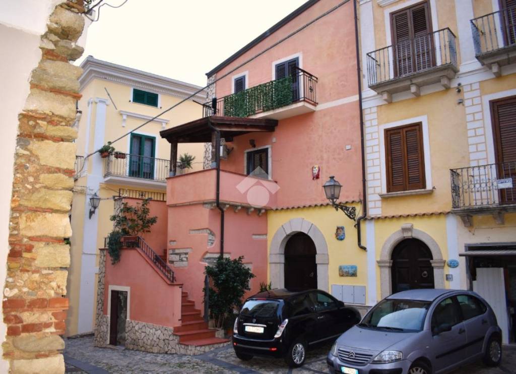 Casa Indipendente in vendita a San Lucido via tenente romeo